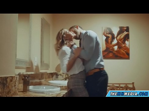 ❤️ Meta blonda busty seduces f'kamra tal-banju pubbliku ❤❌ Video anali fil-porn mt.pornfuror.ru